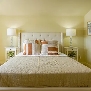 Stylish North Townhouse- Dual Master Seattle